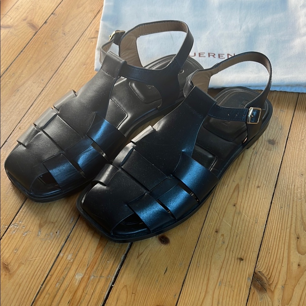 Black Fisherman Sandals